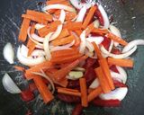 Foto del paso 1 de la receta: Opción vegana: mix de verduras y frutas al wok!