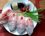 Hình bước làm 1 của món Cá chẽm kho hành ớt