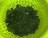 A picture of step 1 of Wakame Soup.