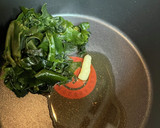 A picture of step 2 of Wakame Soup.