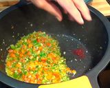 Foto del paso 3 de la receta: PATATAS CON SEPIA Y GAMBAS, MUCHO SABOR Y POCAS CALORÍAS