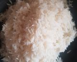 A picture of step 5 of Saffron rice.