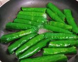 A picture of step 4 of Pan-Fried Beef Wrapped in Betel Leaves.