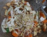 Foto langkah ke 3 dari resep Kwetiau Goreng simpel.