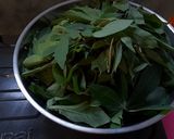 Foto langkah ke 1 dari resep Daun Singkong Kuah Santan.