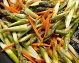 Hình bước làm 2 của món Măng Tây Xào Carrot