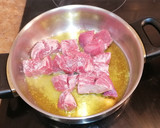 Foto del paso 1 de la receta: Fideuá melosa de carrilleras y champiñón