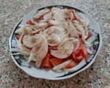 Une image de l'étape 4 de Salade tomate oignon 🍅🧅.