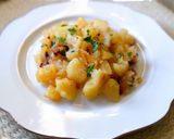 🌲 Hagymás szalonnás burgonya 🍴 recept fázis 3 fotója