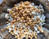 A picture of step 1 of Roasted cauliflower and chickpeas.