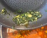A picture of step 5 of Yakhnet Bazella - Lebanese green peas stew.