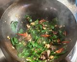 รูปขั้นตอนการทำที่ 3 ของ ผัดผักเชียงดาใส่ไข่