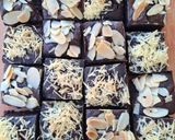Foto langkah ke 9 dari resep Brownies Panggang Sekat Keju Almond uk 20x20 🍫fudgy dan shiny crust.