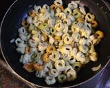 Foto del paso 4 de la receta: Capelettini a la crema de repollo