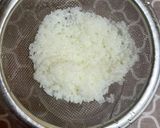 A picture of step 1 of Hearty Mushroom Rice Porridge.