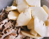 Hình bước làm 2 của món Sách Bò Xào Dứa Sa Tế Cay