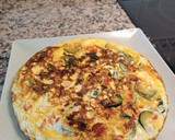 Foto del paso 5 de la receta: Tortilla de claras con cebolla, pimiento rojo y calabacín