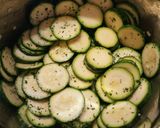 Fokhagymás cukkini krémleves recept fázis 3 fotója