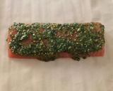 A picture of step 2 of Treccia di salmone e pesto di pistacchio.