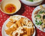 Hình bước làm 6 của món Cháo gà và gỏi gà xé trộn rau thơm tốc hành