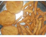 A picture of step 10 of Saanke mathri or khajuriya.