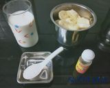 A picture of step 1 of Chocolate Banana Shake.