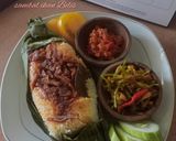 Foto langkah ke 7 dari resep Nasi Bakar Sambal Ikan Bilis.