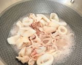Gambar langkah 2 resipi 👩‍🍳Sotong Goreng Kunyit.