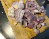 Une image de l'étape 6 de Poulet aux olives violettes, sauce crème au citron confit et coriandre.