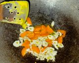 Foto langkah ke 5 dari resep Oseng Bunga Pepaya.