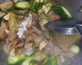 Foto langkah ke 6 dari resep Tumis Oyong Bakso Bihun.