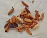 Foto del paso 7 de la receta Tostas de pechuga de pavo y queso brie con cebolla, nueces y piñones caramelizados