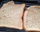 A picture of step 3 of Crispy schezwan toast.