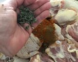 Foto del paso 2 de la receta: Pollo al cognac con mi toque