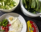 Foto langkah ke 1 dari resep Tumis Bok Choy kuah Sardines Tomato.