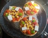 मिनी पिज़्जा(mini pizza recipe in hindi) रेसिपी चरण 4 फोटो