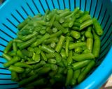 Panírozott csirkeszárnyak fokhagymás zöldbabbal recept fázis 4 fotója
