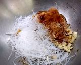 รูปขั้นตอนการทำที่ 1 ของ แกงจืดมะระยัดไส้ไก่สับ