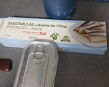 Foto del paso 2 de la receta: 🥗 Ensalada de alubias blancas 🫘⚪ y sardinillas 🐟 en aceite 🪔🫒