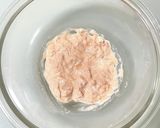 A picture of step 2 of Convenience Store-Style Tuna Mayo Onigiri.