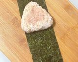 A picture of step 6 of Convenience Store-Style Tuna Mayo Onigiri.