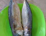 Foto langkah ke 1 dari resep Ikan Asin Pedah Cabe Bulat.