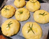Hình bước làm 5 của món Bánh Gà Xá Xíu Nướng + Phô Mai Kem (Slow Cooker Buffalo Chicken & Cream Cheese Buns)