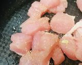 A picture of step 1 of Light Chicken Yaki Udon.