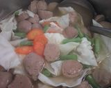 Foto langkah ke 5 dari resep Sop baso gurih.