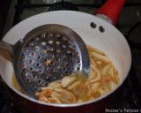 A picture of step 5 of Crispy brown onions.