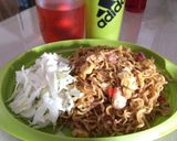 Foto langkah ke 5 dari resep Mie telor goreng.