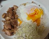 รูปขั้นตอนการทำที่ 4 ของ ข้าวหน้าไข่ดาวกับไก่ทอดกระเทียม