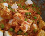 A picture of step 4 of Tofu matar masala.