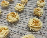 Foto langkah ke 8 dari resep Cookies Sagu Keju Lumer n Crunchy By Tintin Rayner.